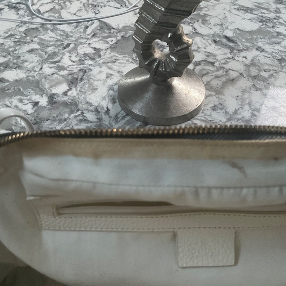 Authentic Gucci bag , painted and conditioned - Picture 10 of 12
